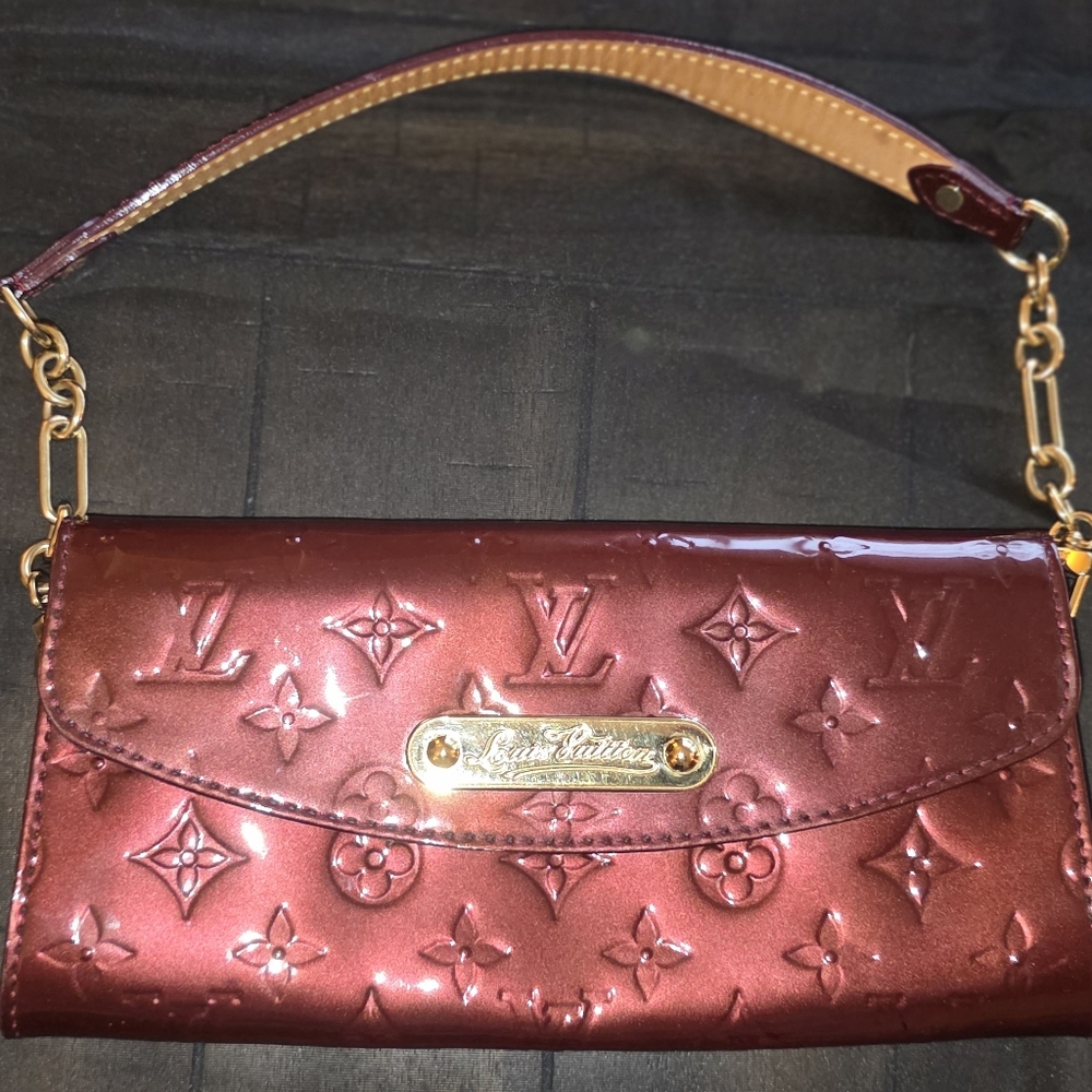 Pre-loved Louis Vuitton Amarante Monogram Vernis Sunset Boulevard Clutch Bag
